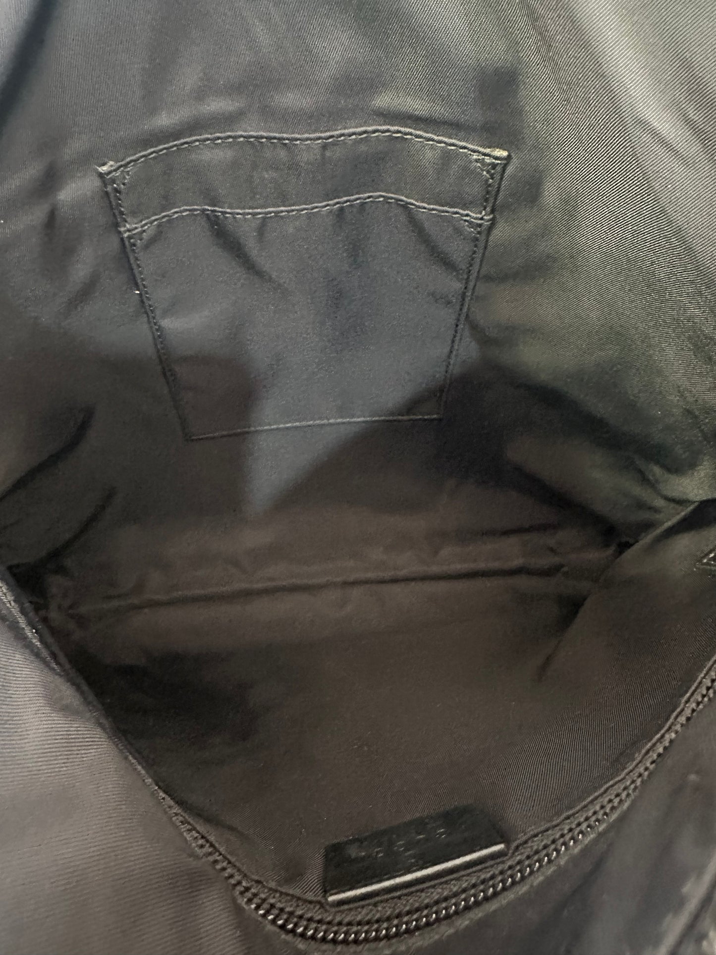 Gucci
Front Zip Flat Messenger Bag GG Coated Canvas Medium