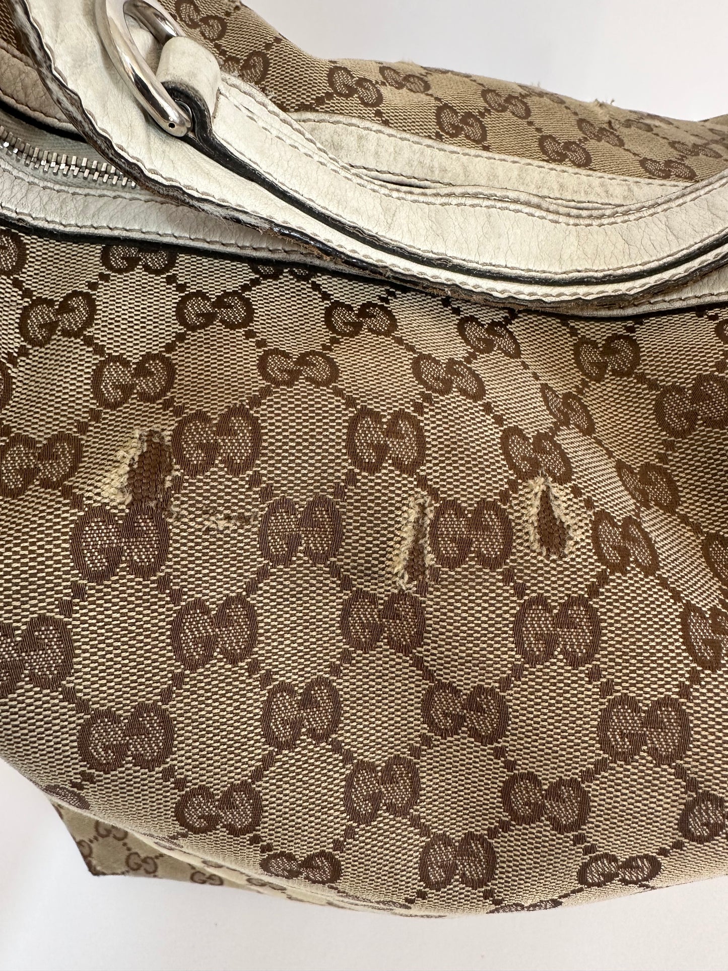 GUCCI
Monogram Icon Bit Large Hobo Off White