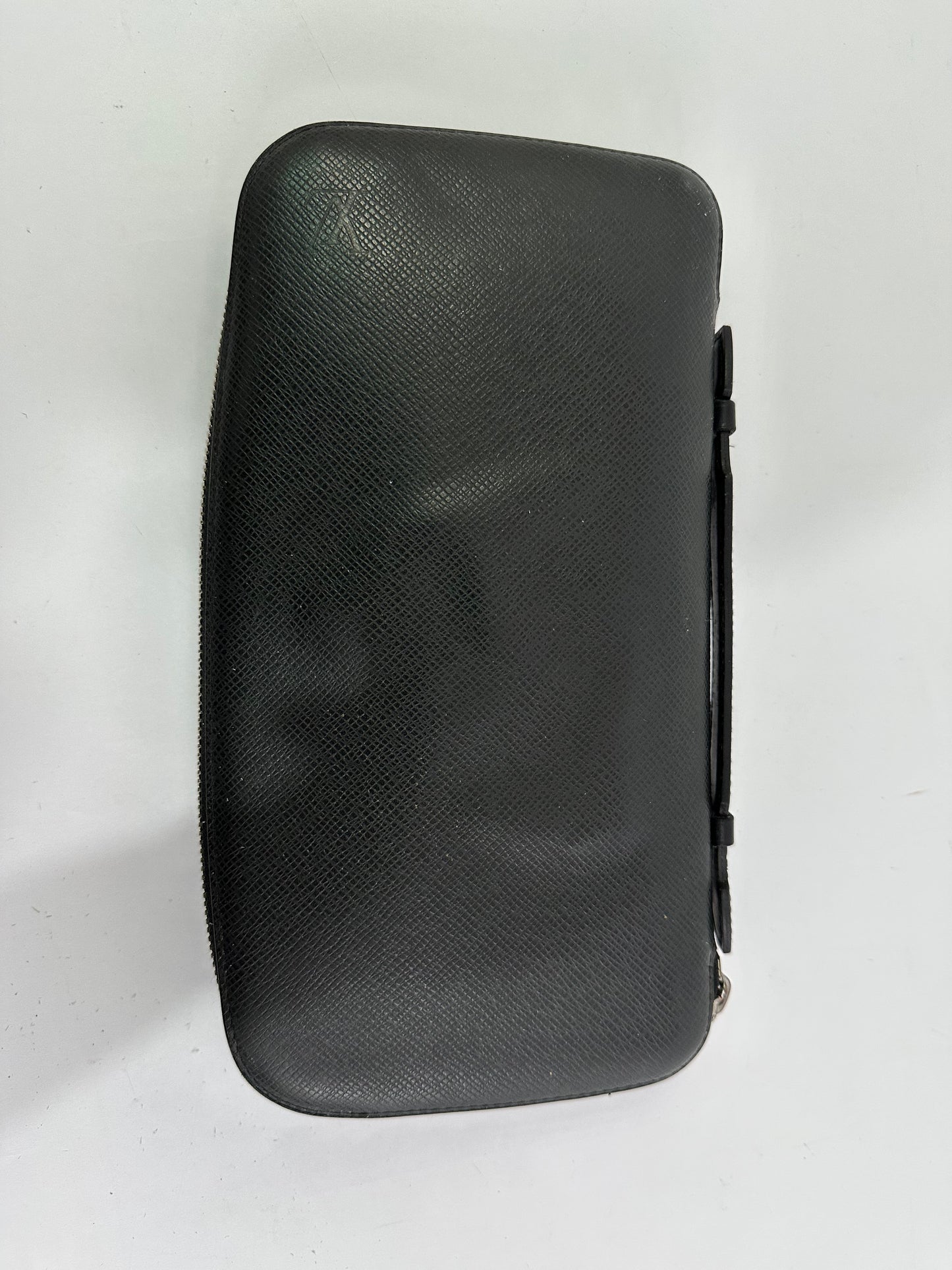 LOUIS VUITTON
Taiga Zippy XL Wallet Black