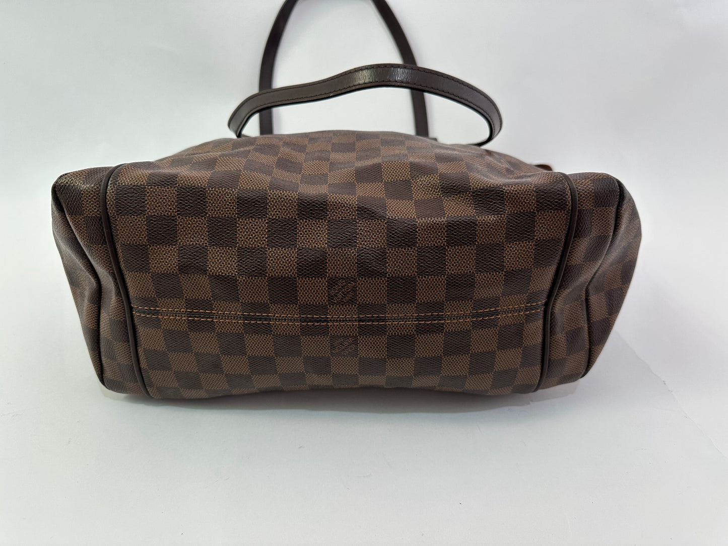 LOUIS VUITTON
Damier Ebene Totally PM