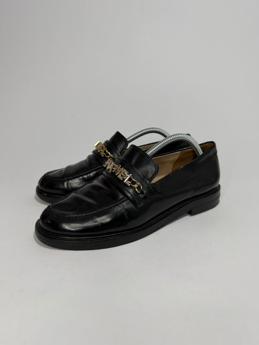 CHANEL
Shiny Calfskin Logo Loafers Black Size 37 EU/ 7 US/ 4 UK