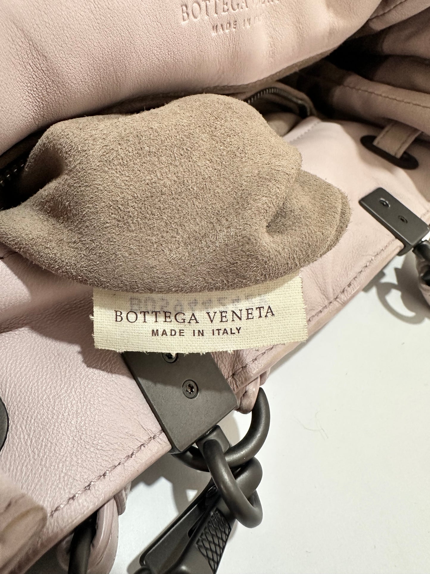 Bottega Veneta
Convertible Bucket Bag Intrecciato Nappa Medium