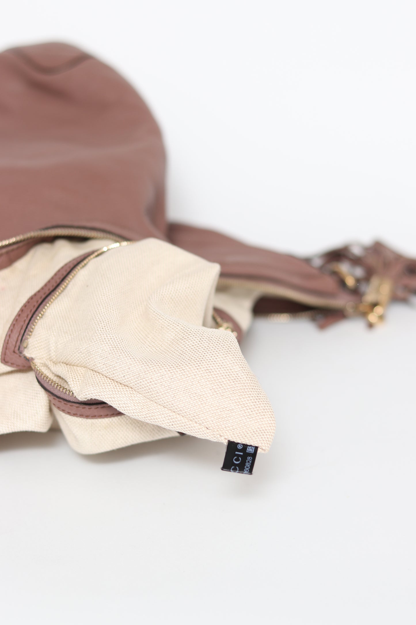 GUCCI
Mauve Pebbled Leather Soho Chain Shoulder Bag