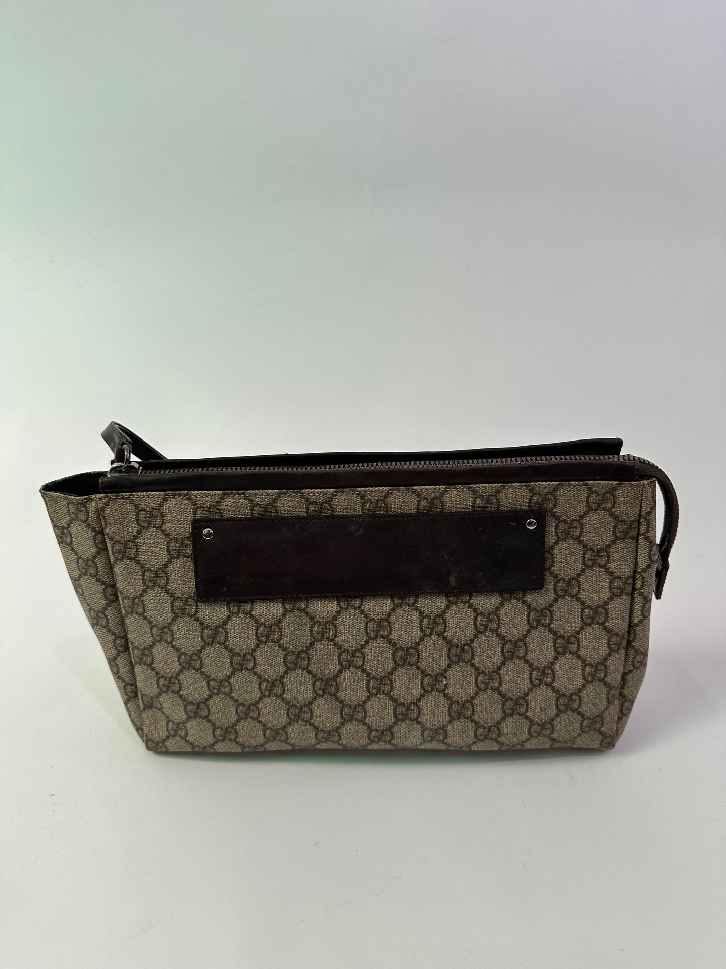 GUCCI
Beige/Brown GG Coated Canvas Cosmetic Bag