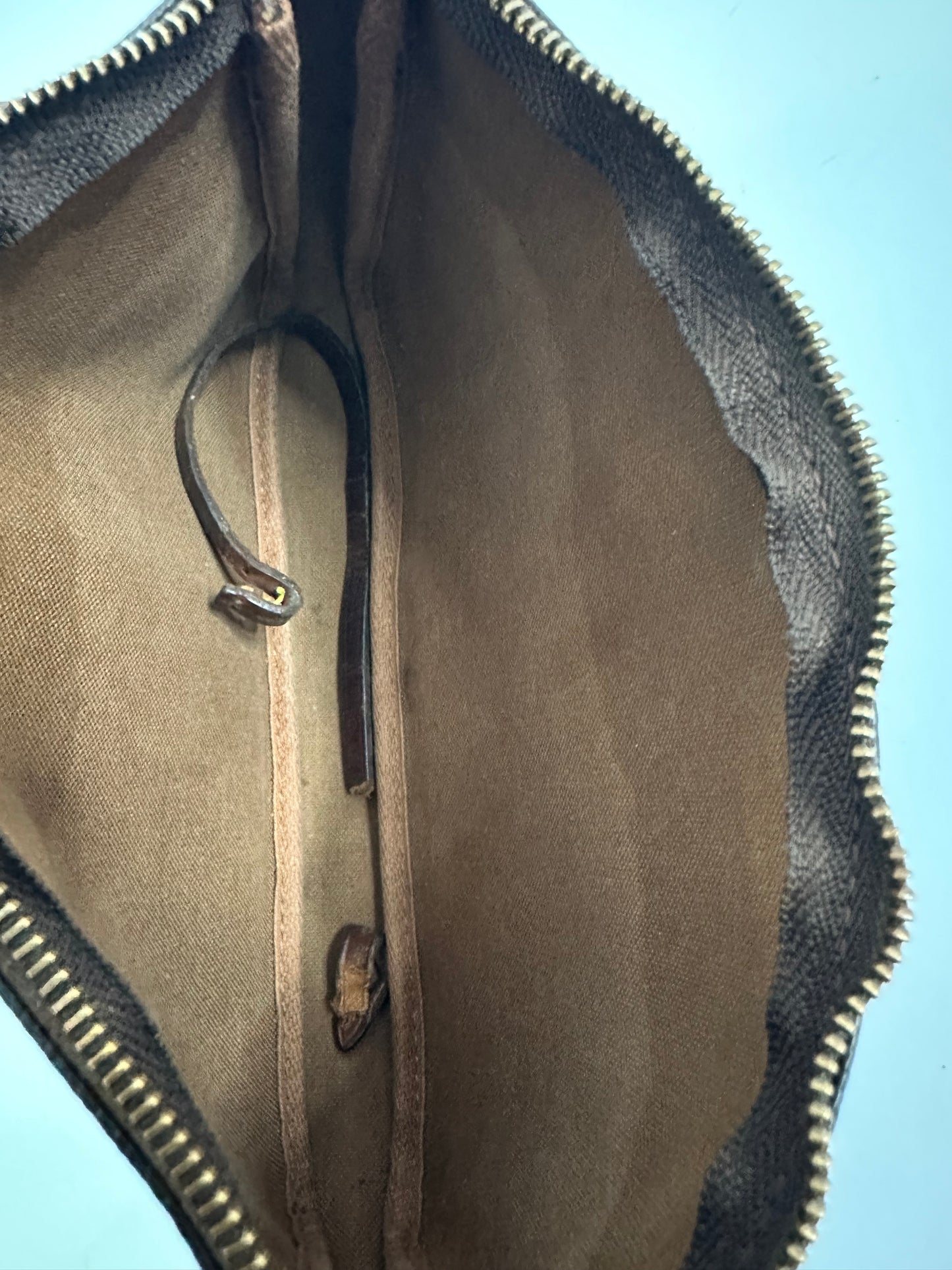 LOUIS VUITTON Monogram Eva Clutch