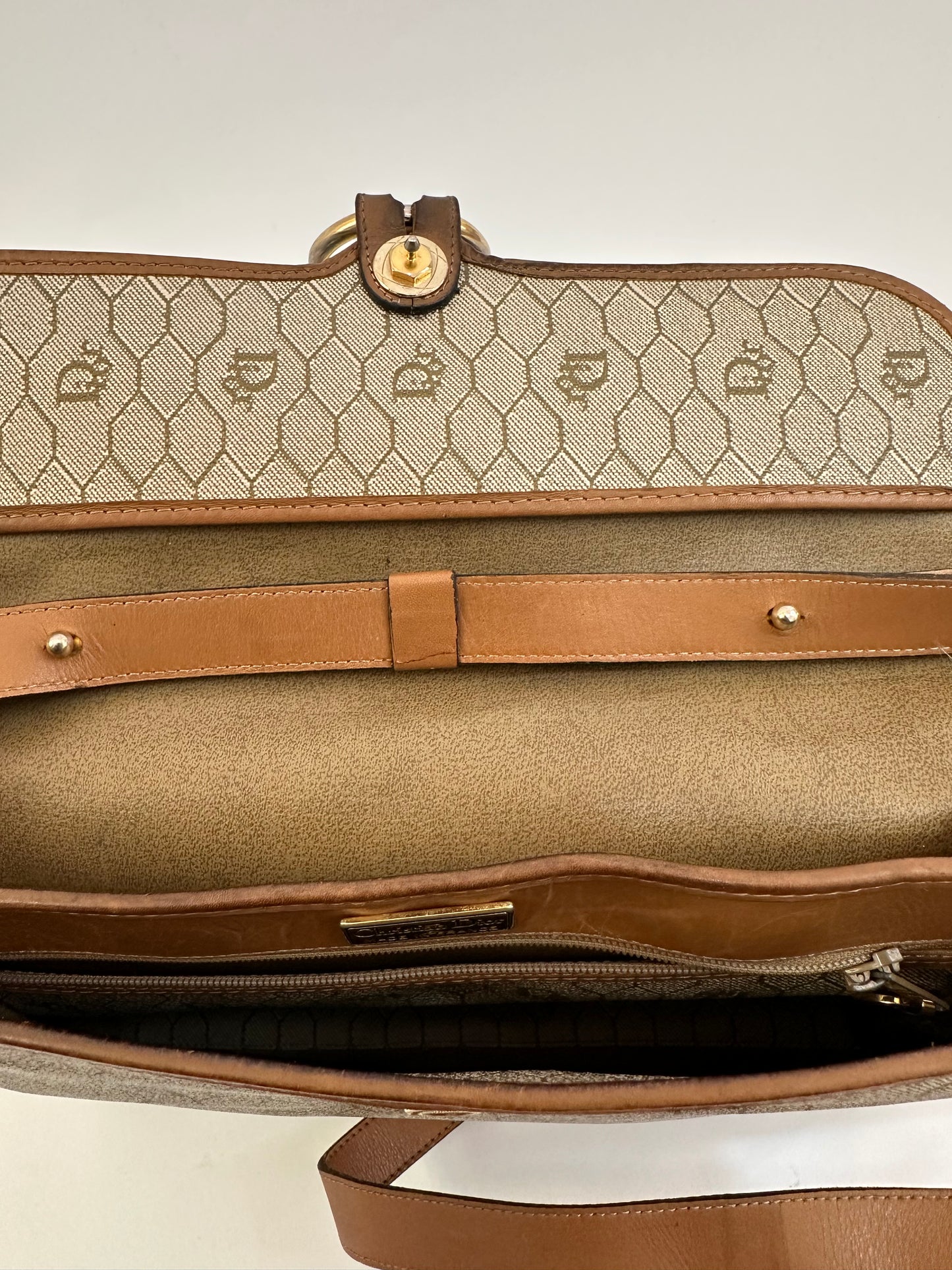 CHRISTIAN DIOR
Honeycomb Flap Crossbody bag