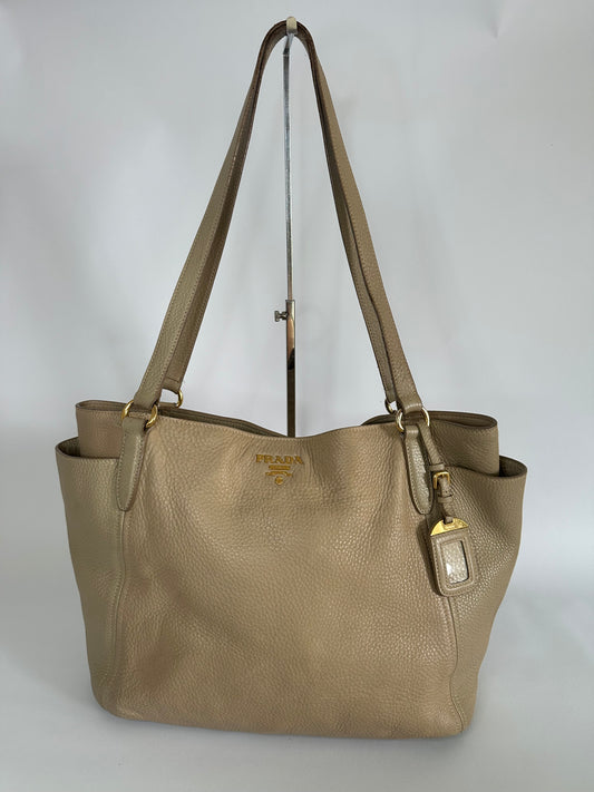 PRADA
Vitello Daino Side Pocket Beige