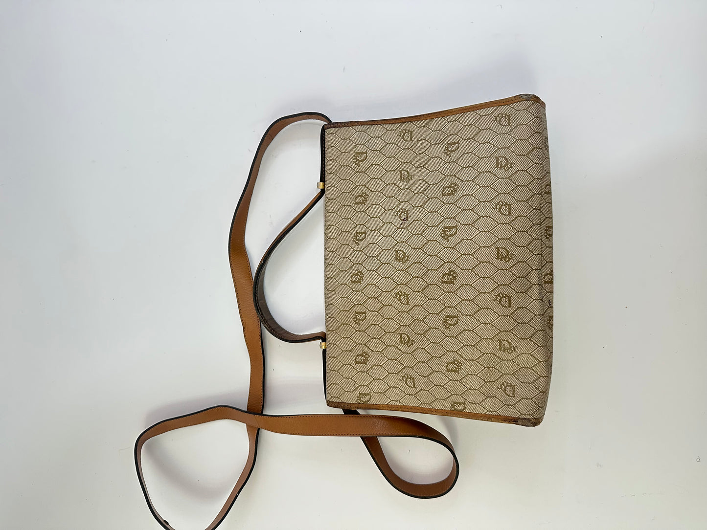 CHRISTIAN DIOR
Honeycomb Flap Crossbody bag