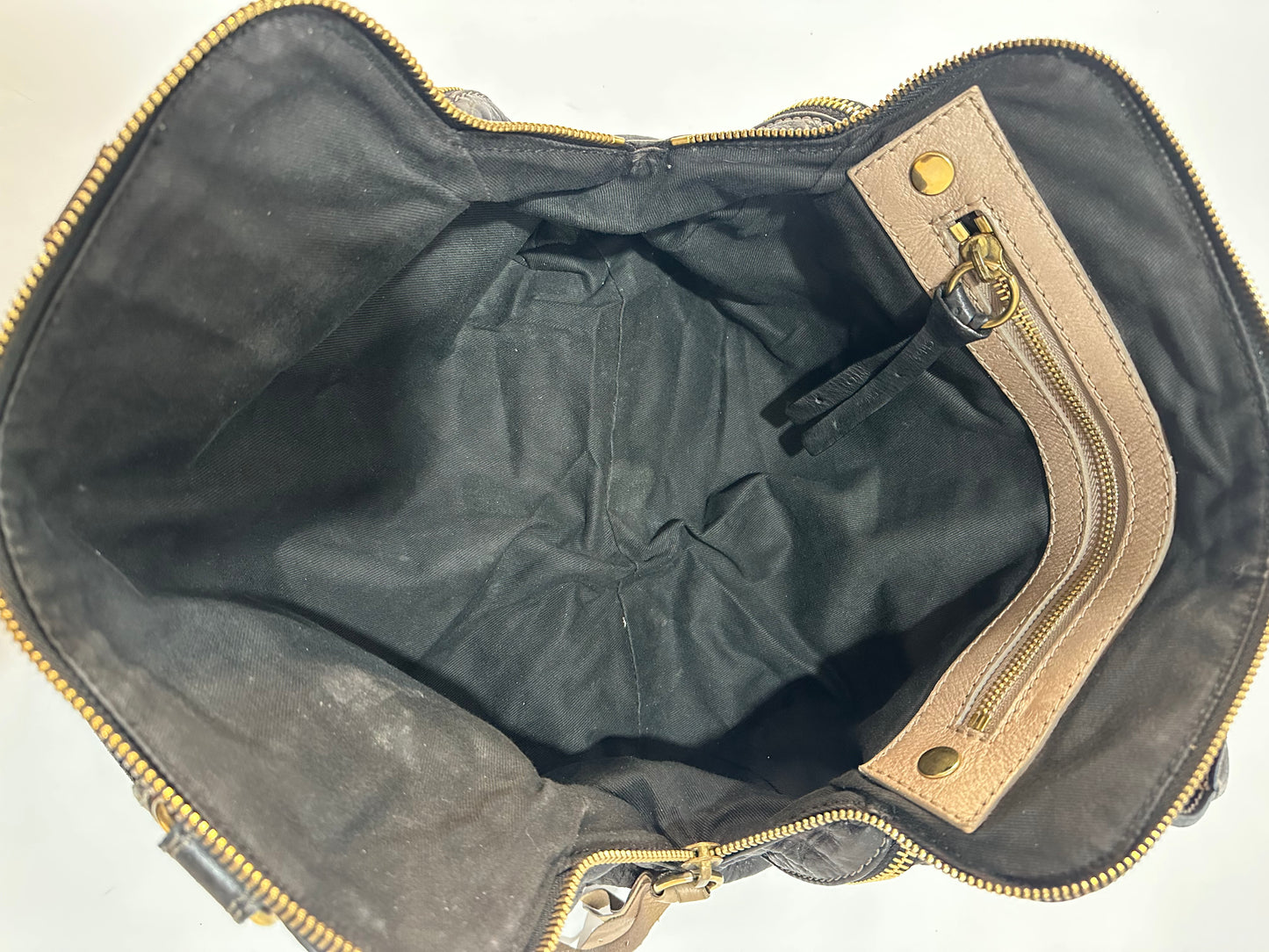 CHLOE
Calfskin Quilted Large Bay Tote Black