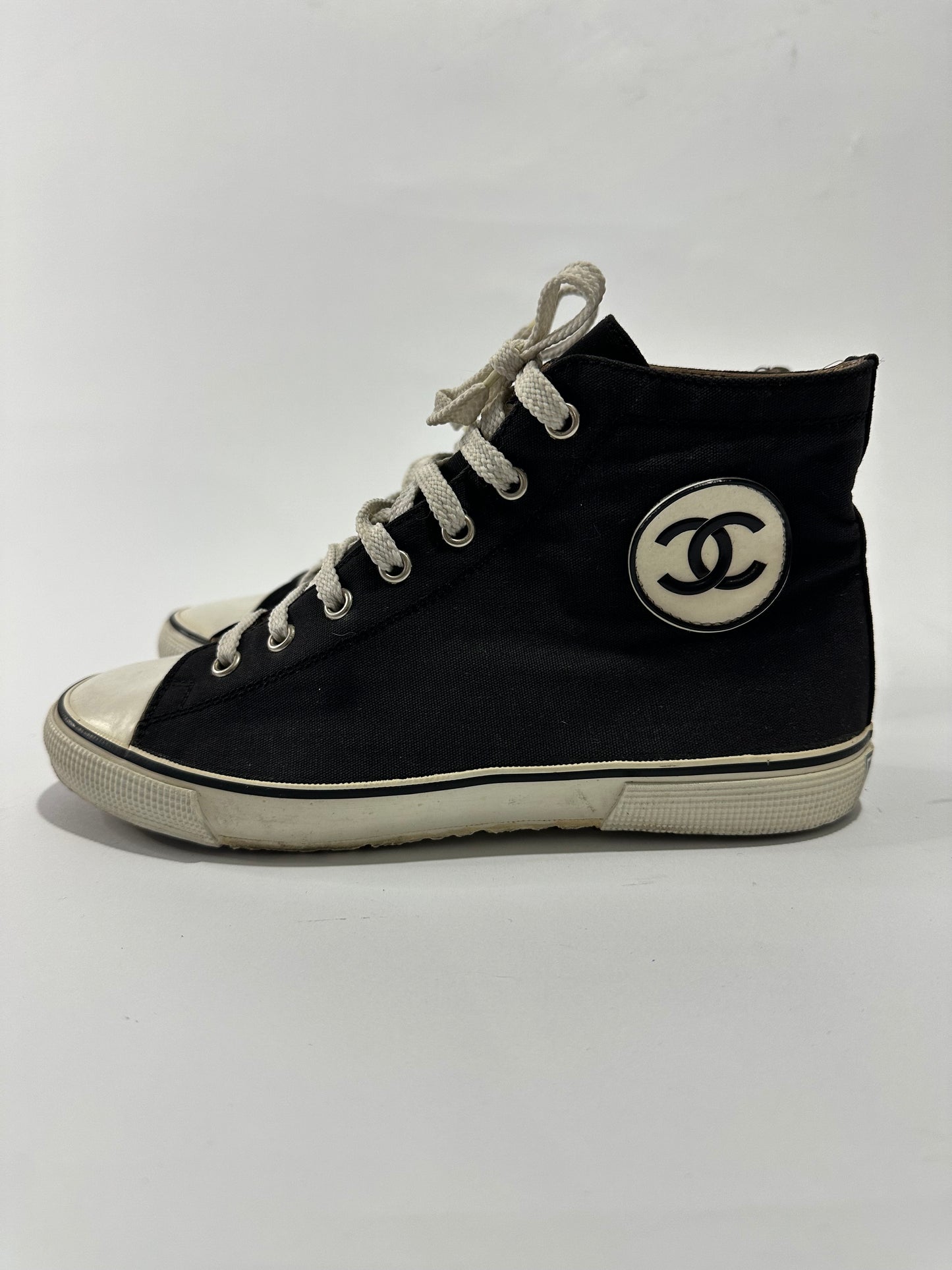 Chanel F/W 1995 CC Logo Canvas Basketball Sneakers Size 37 EU