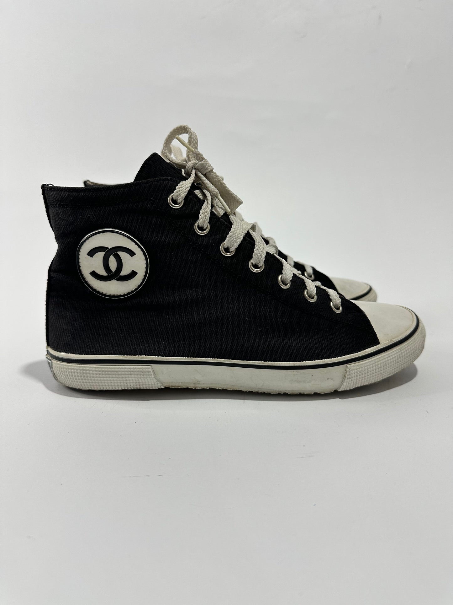 Chanel F/W 1995 CC Logo Canvas Basketball Sneakers Size 37 EU