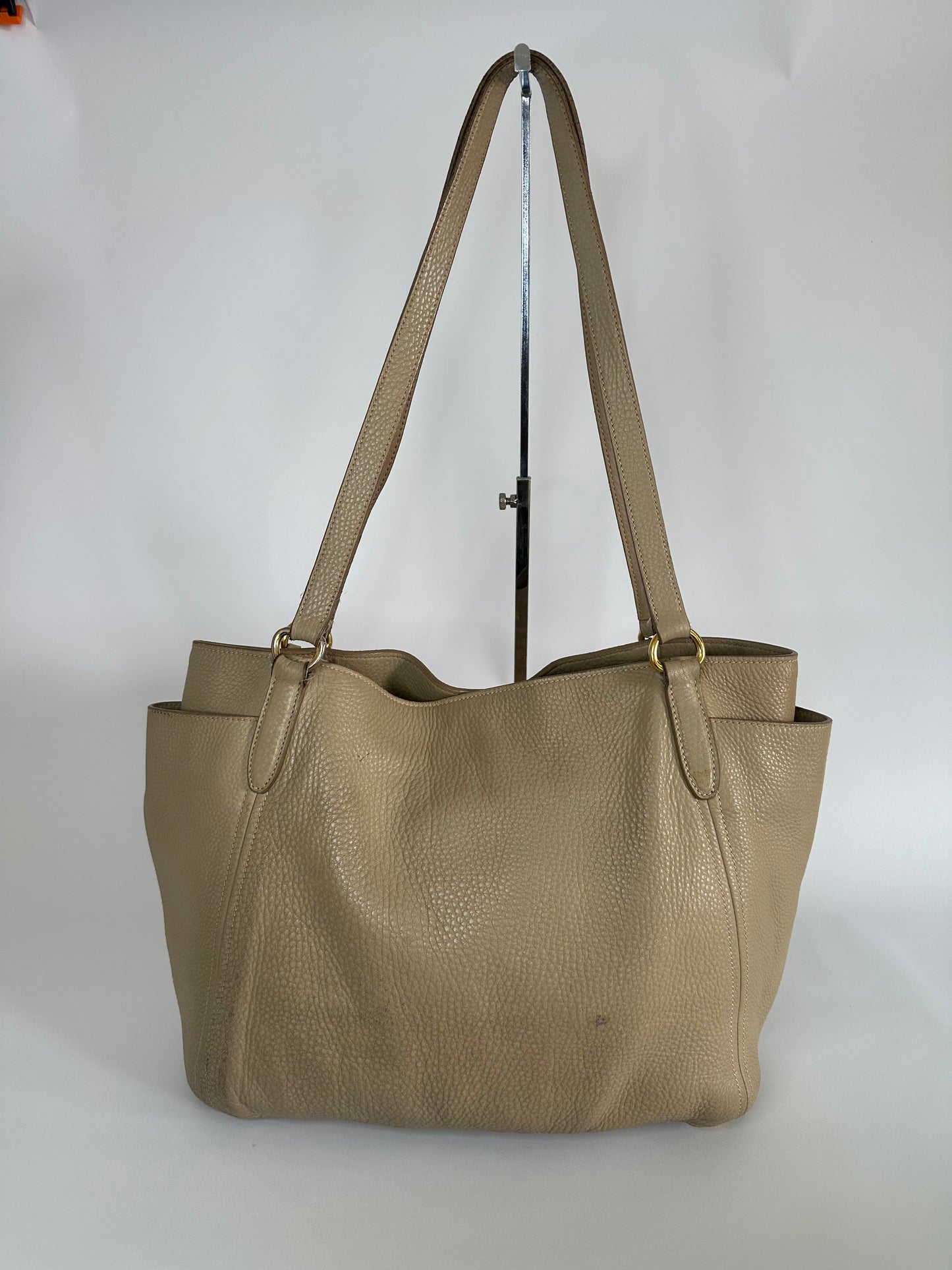 PRADA
Vitello Daino Side Pocket Beige