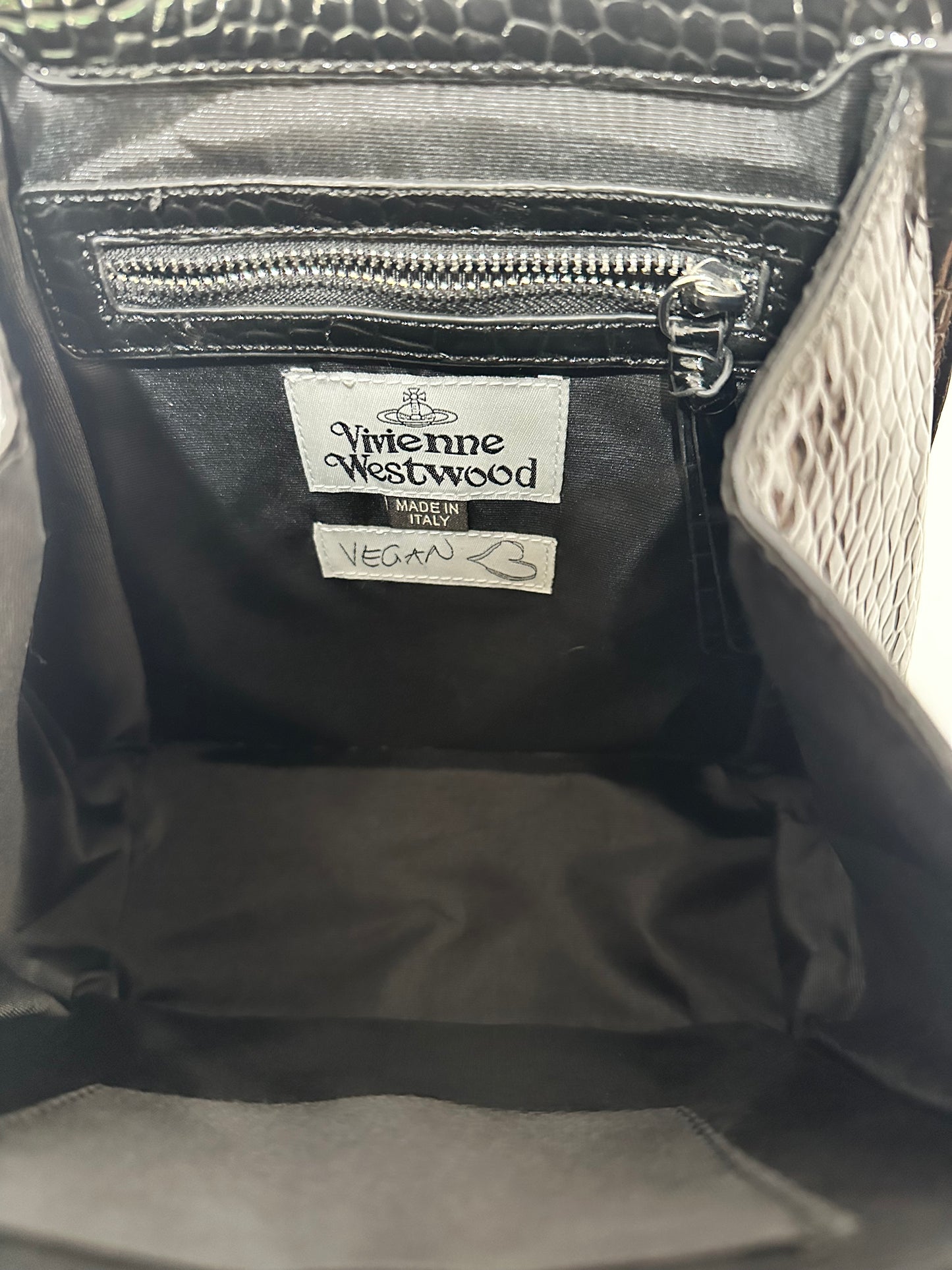 VIVIENNE WESTWOOD
Orb-plaque Embossed Backpack In Black