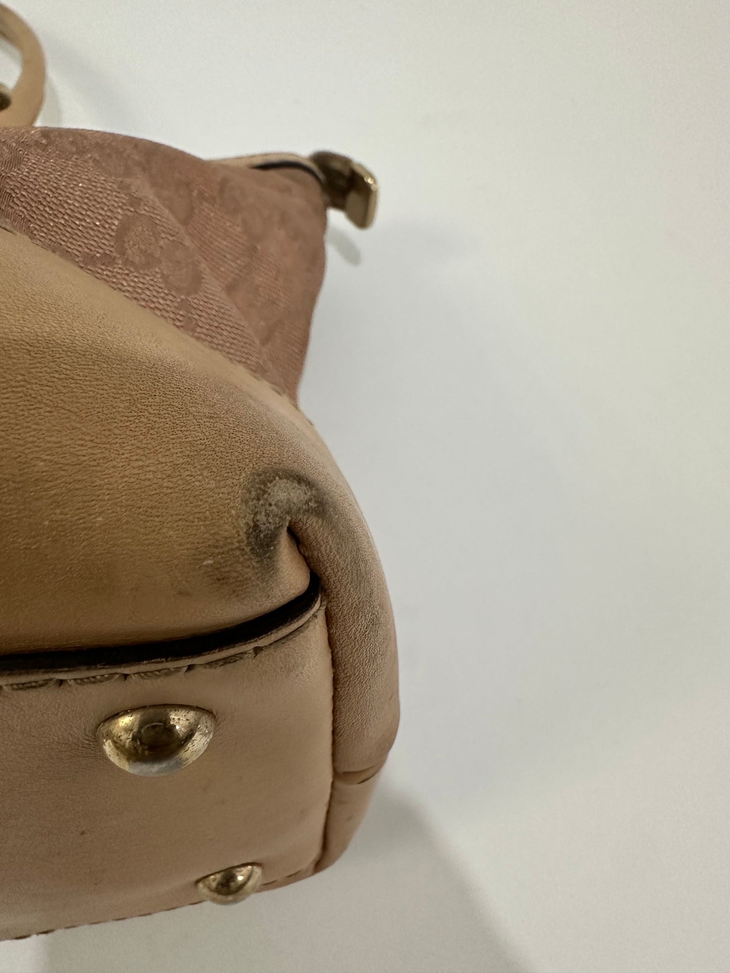 GUCCI
Metallic Monogram Small Lovely Heart Tote Pink