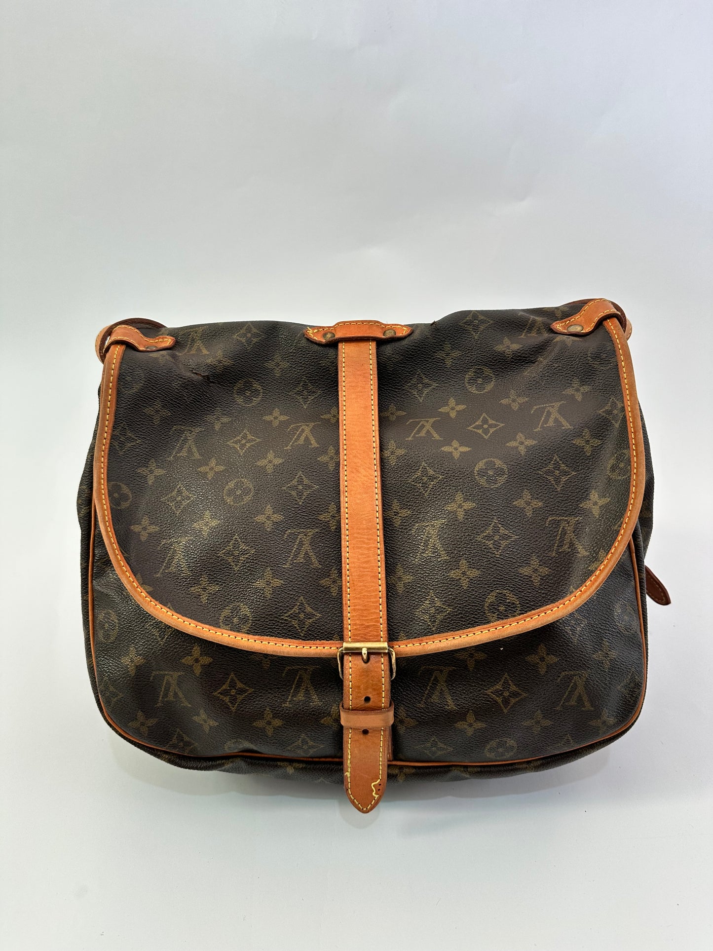 Vintage Louis Vuitton Monogram Canvas Saumur Messenger 35 Bag