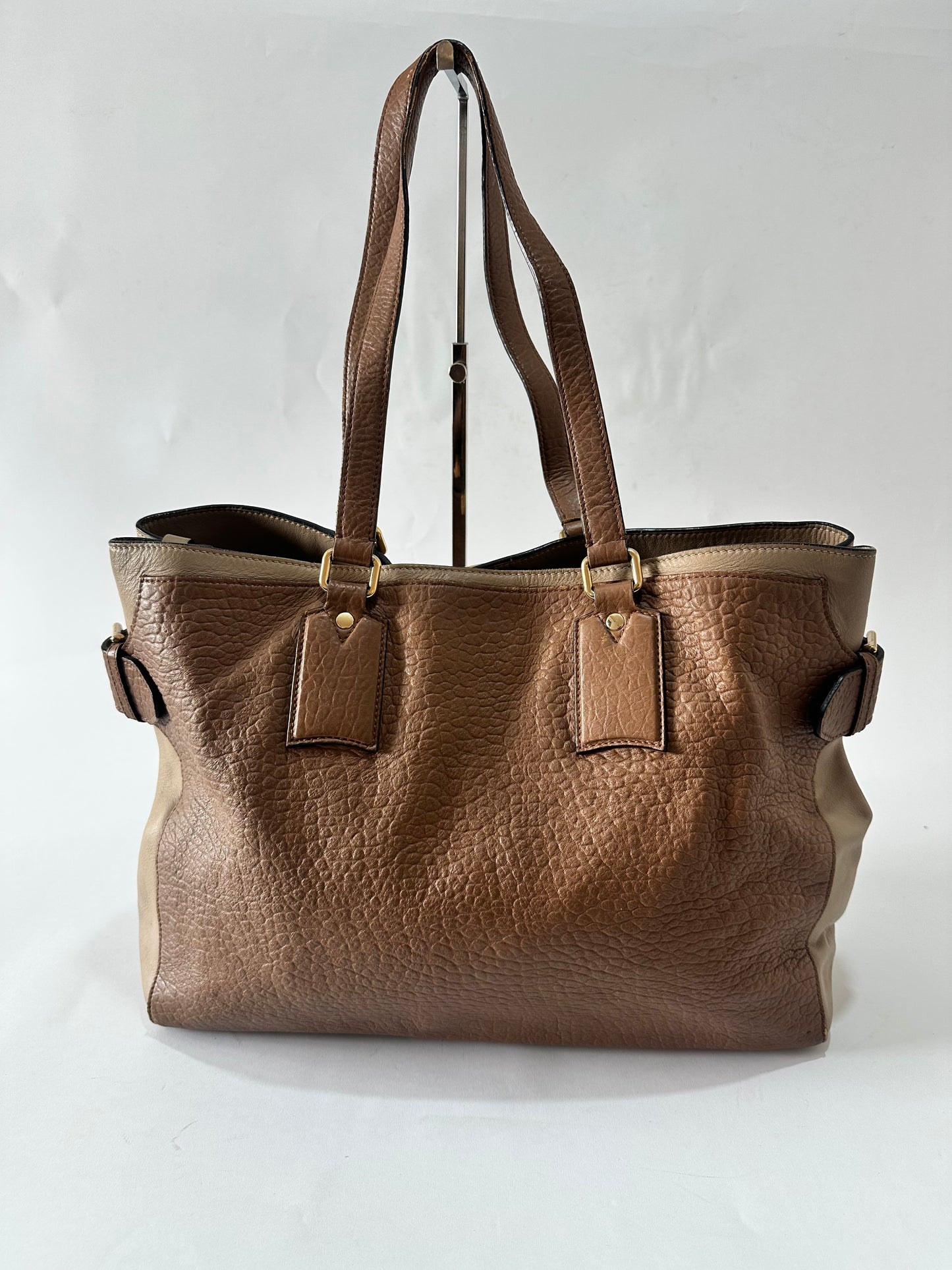BURBERRY
Heritage Grain Large Clarborough Tote Taupe Brown