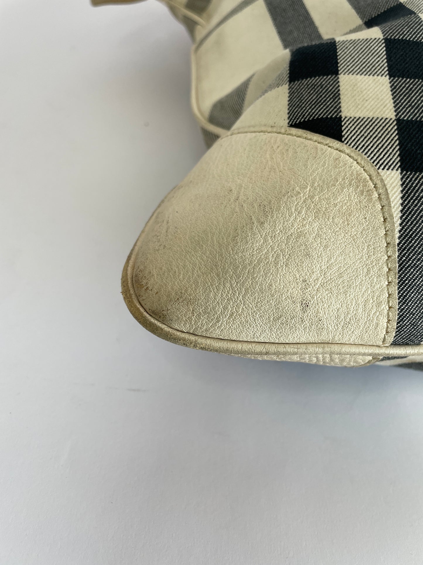 BURBERRY
White Leather Black Check Tote Bag