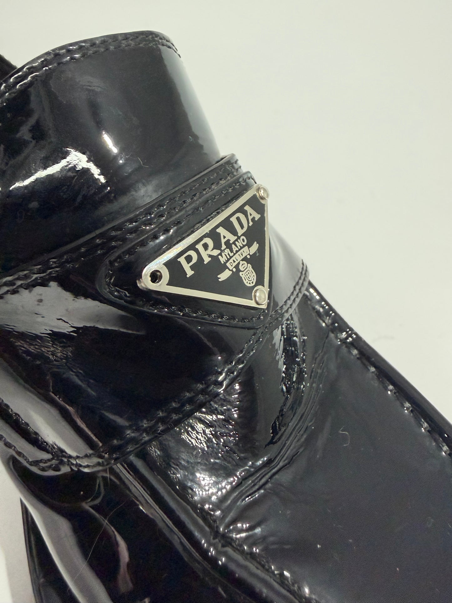PRADA
Vernice Metal Triangle Logo 50mm Loafers Size 37 EU/7 US/ 4 UK
