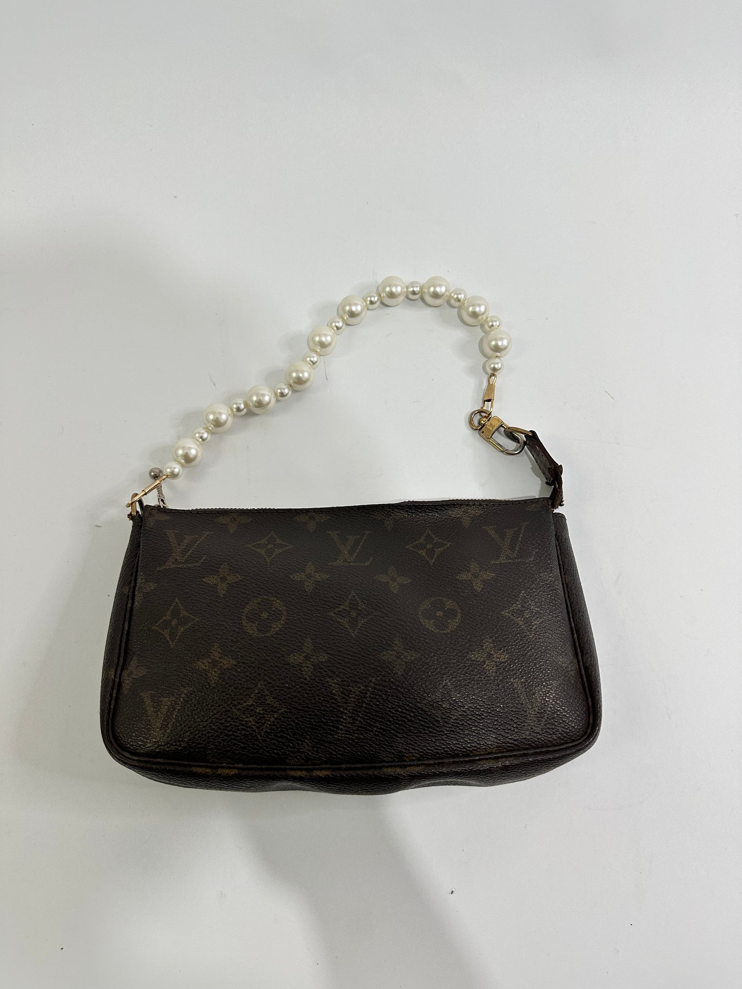 LOUIS VUITTON Monogram Eva Clutch