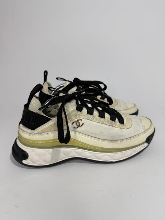 Chanel White/Black Fabric And Suede CC Low Top Sneakers Size 37 EU/7 US