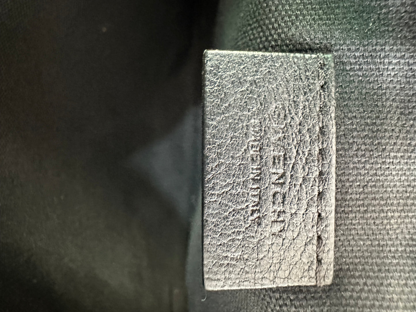 GIVENCHY
Sugar Goatskin Medium Antigona Pouch Black