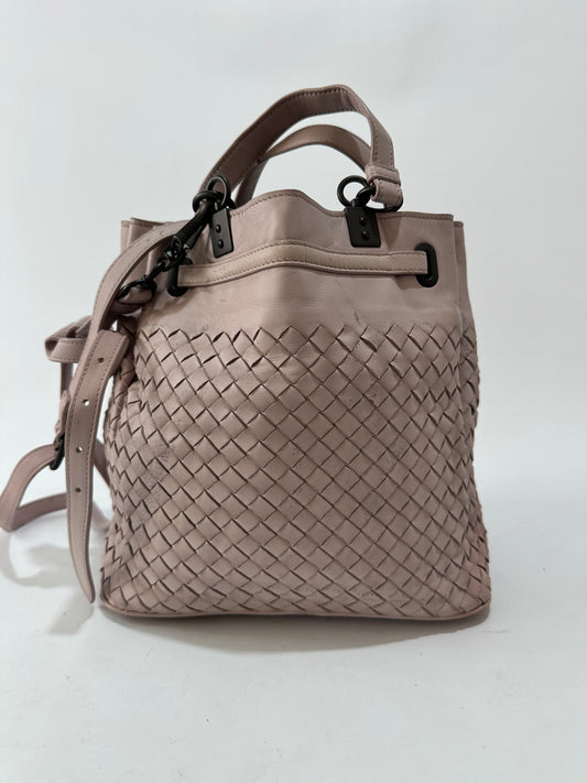 Bottega Veneta
Convertible Bucket Bag Intrecciato Nappa Medium