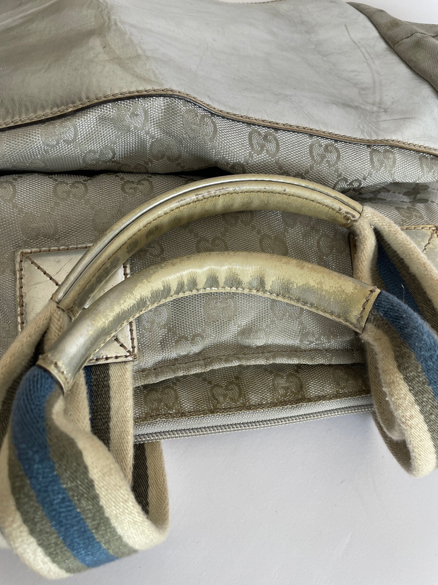 GUCCI
GG Canvas Medium Metallic