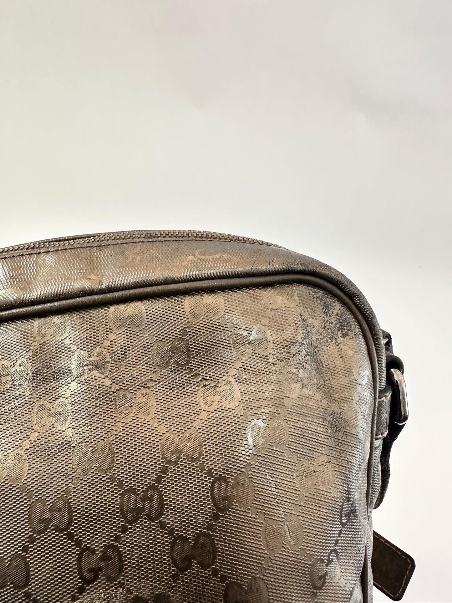 GUCCI
Imprime Monogram Medium Messenger Bag Pewter