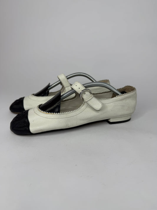 Chanel White/Black Leather CC Mary Jane Flats Size 36 EU/ 6 US/ 3 UK