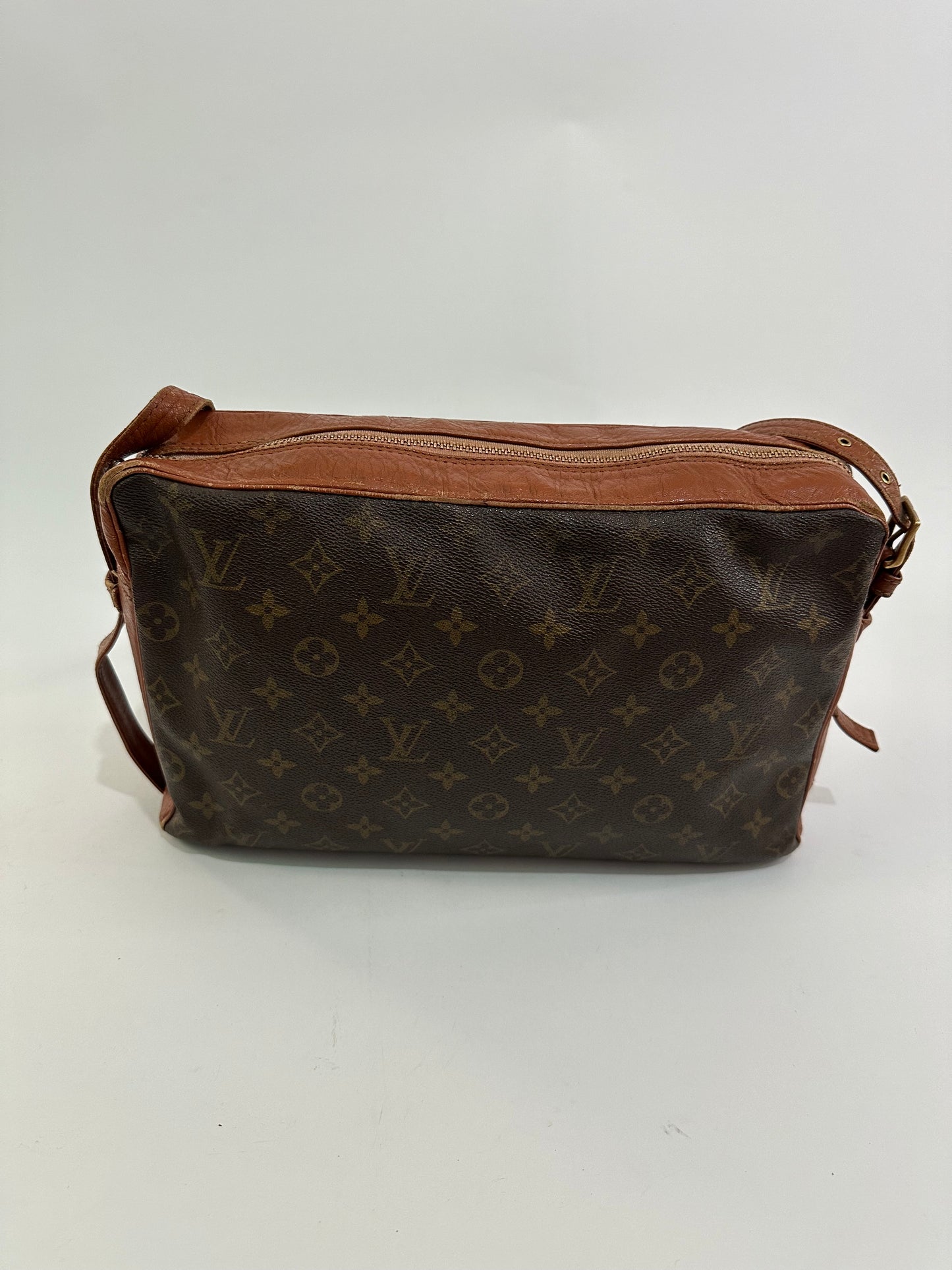 LOUIS VUITTON
Monogram Sac Bandouliere