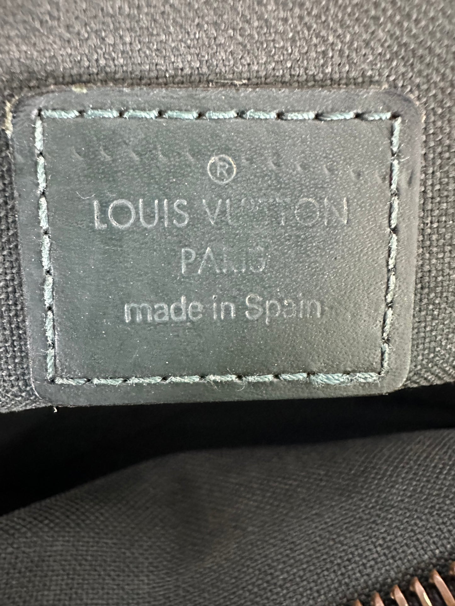 LOUIS VUITTON Taiga Kaluga Clutch Bag Episea Green