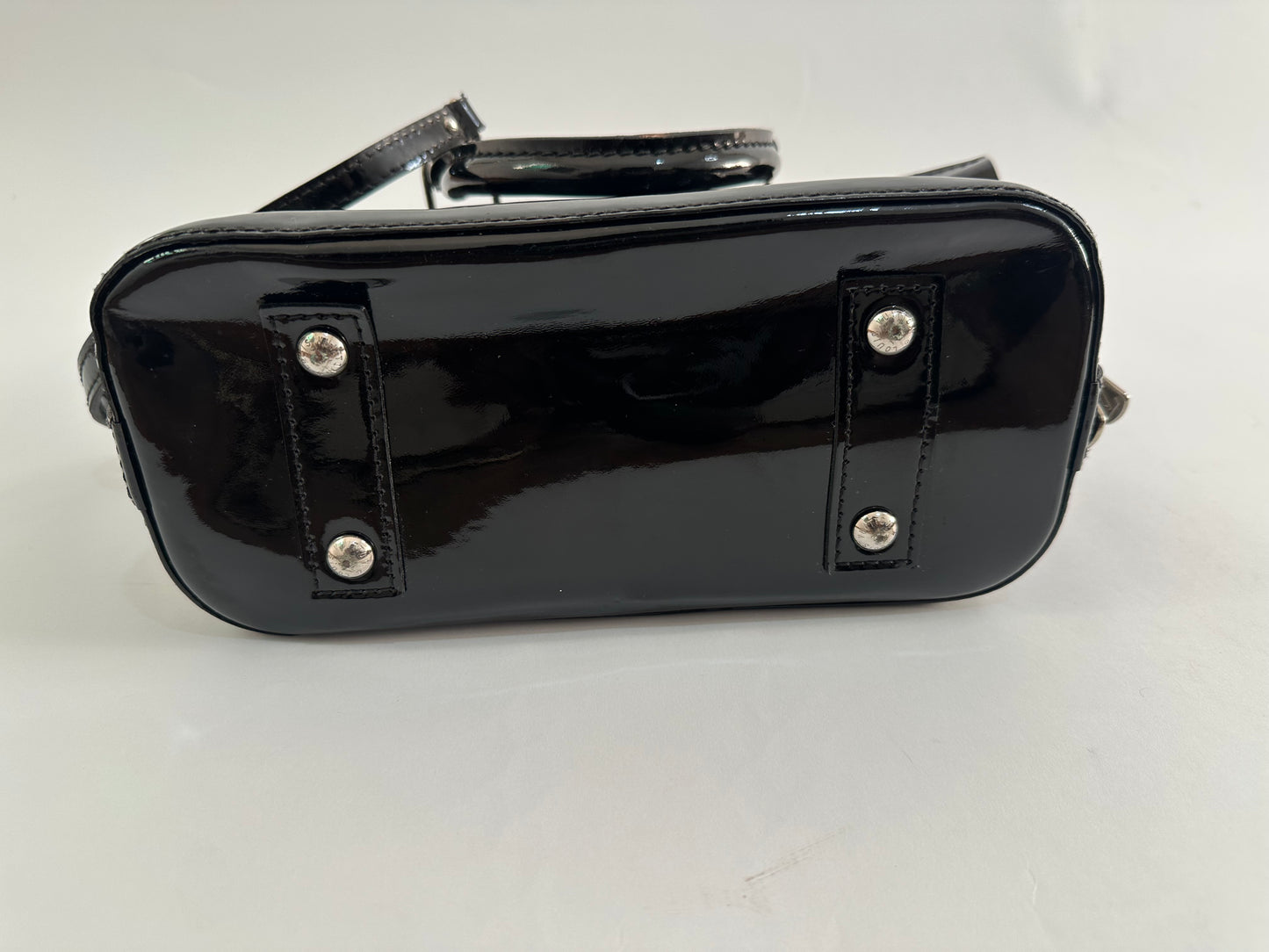 LOUIS VUITTON
Epi Alma BB Black