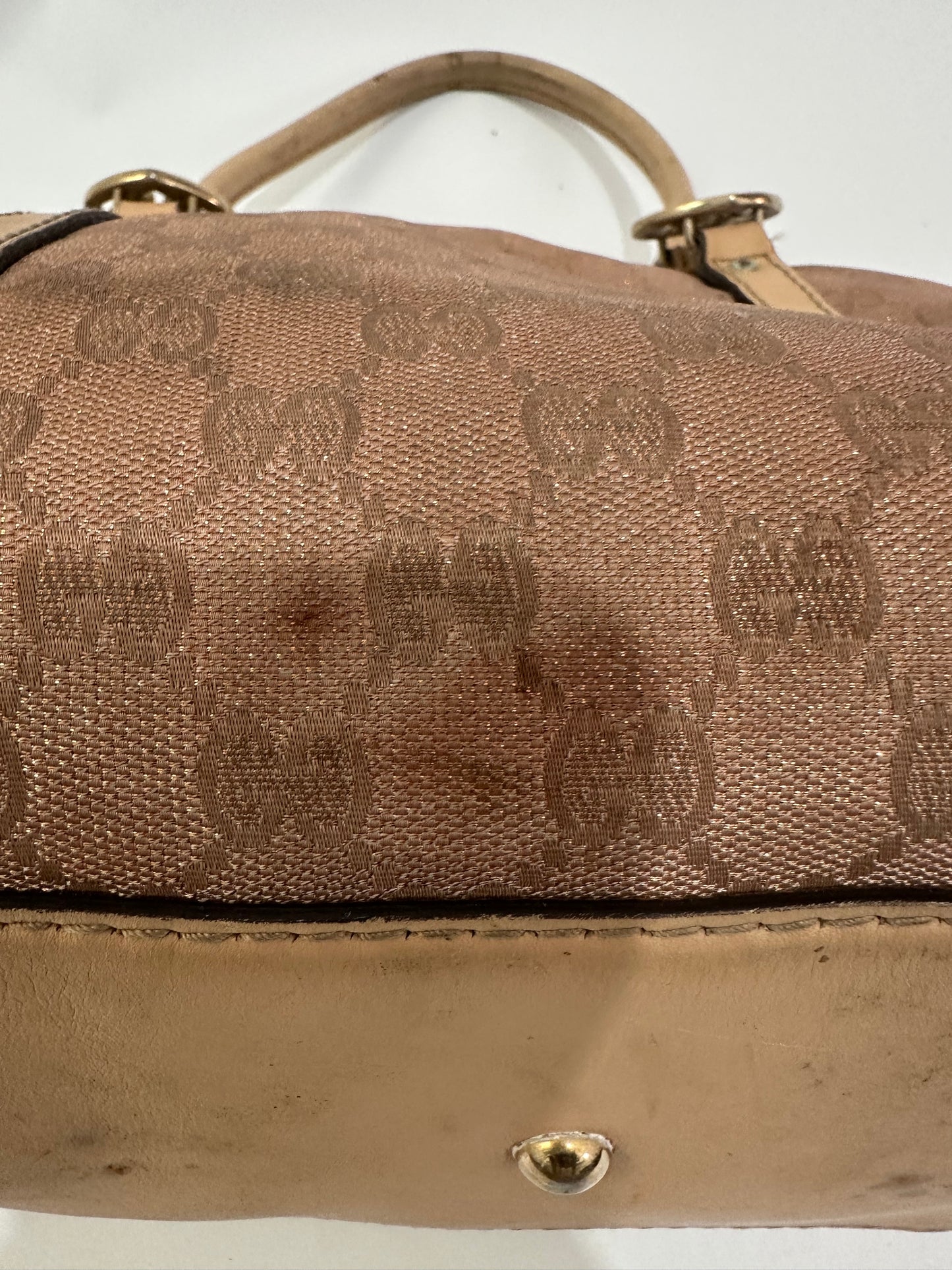 GUCCI
Metallic Monogram Small Lovely Heart Tote Pink