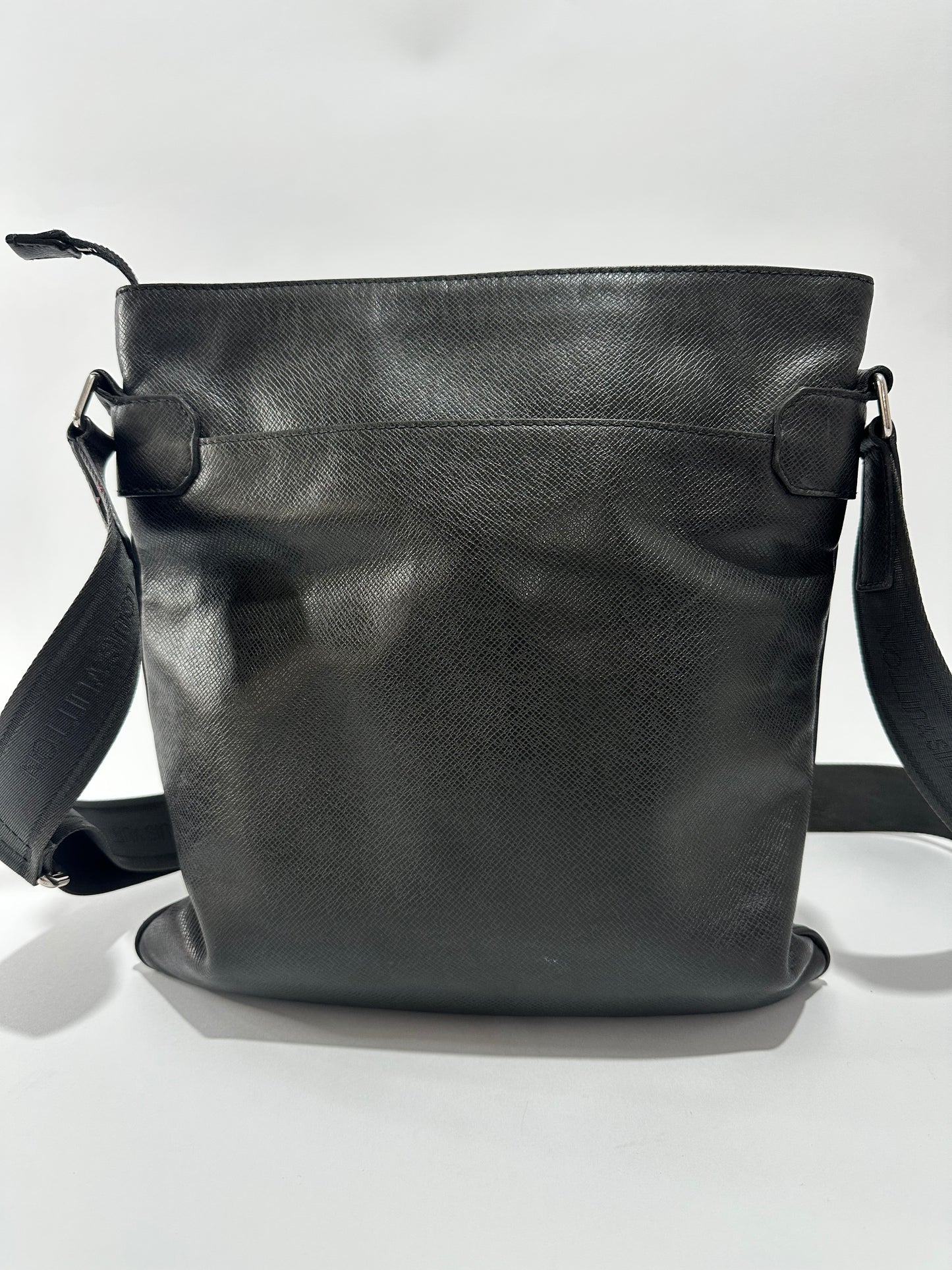 LOUIS VUITTON
Taiga Sasha Ardoise