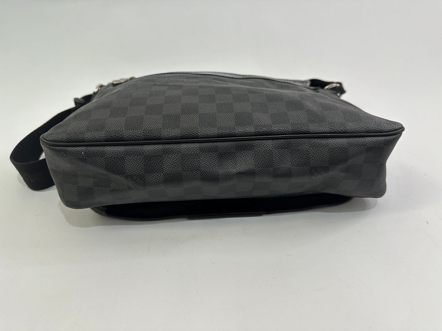 Louis Vuitton Damier Graphite Canvas Daniel MM Messenger Bag