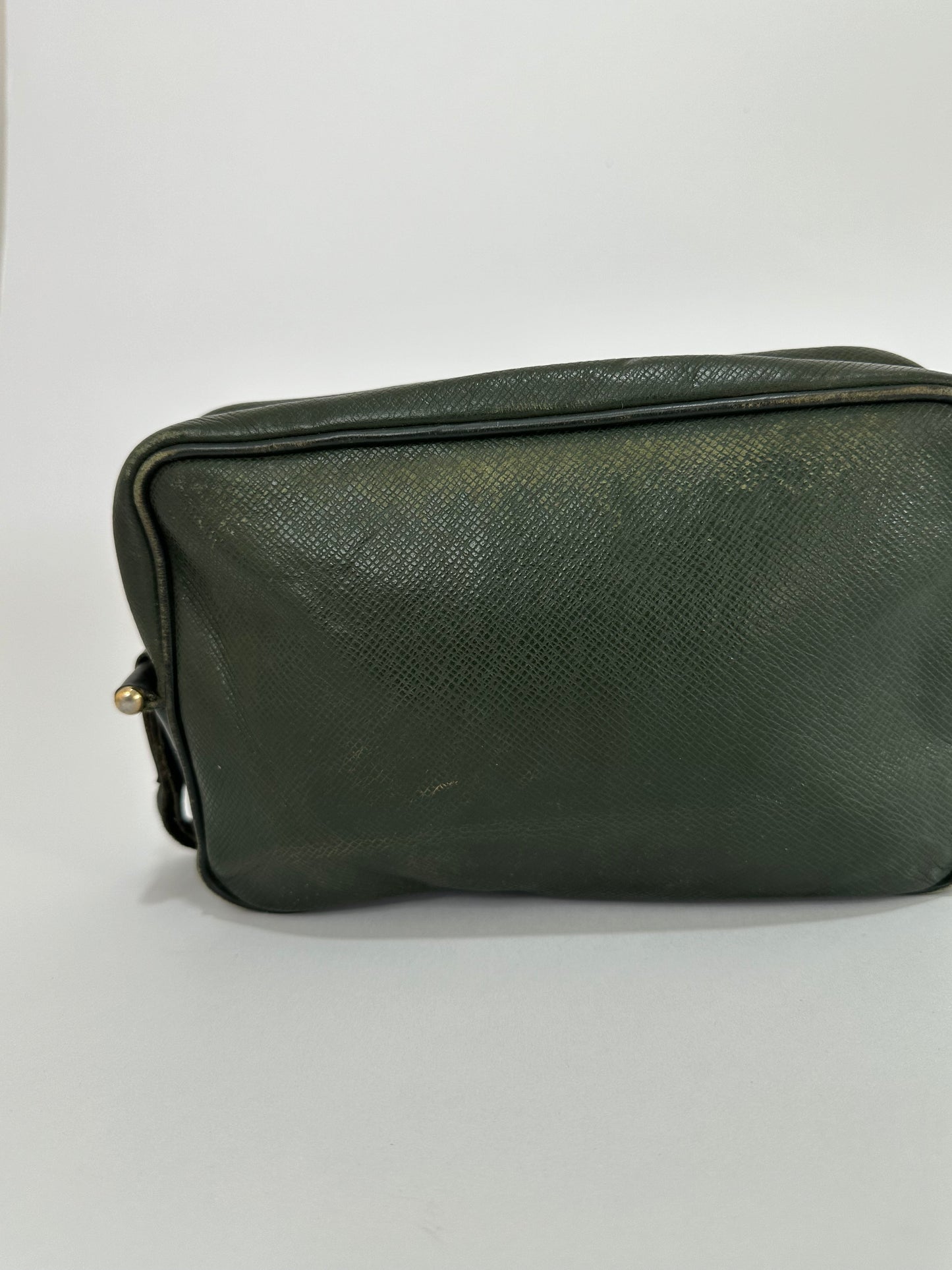 LOUIS VUITTON Taiga Kaluga Clutch Bag Episea Green