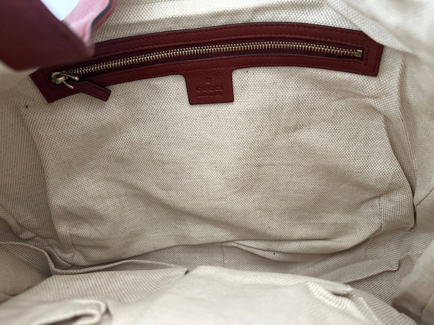 GUCCI
Calfskin Web Medium Dressage Hobo Red