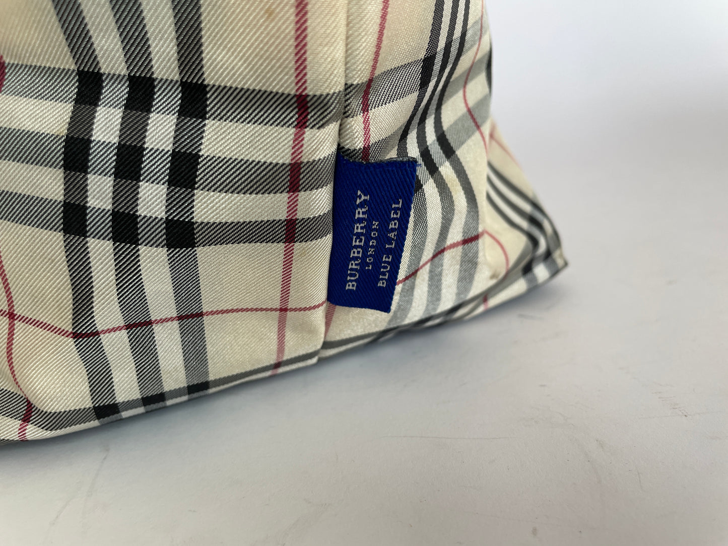 Burberry Pre-Owned
2000s House Check small zipped handbag