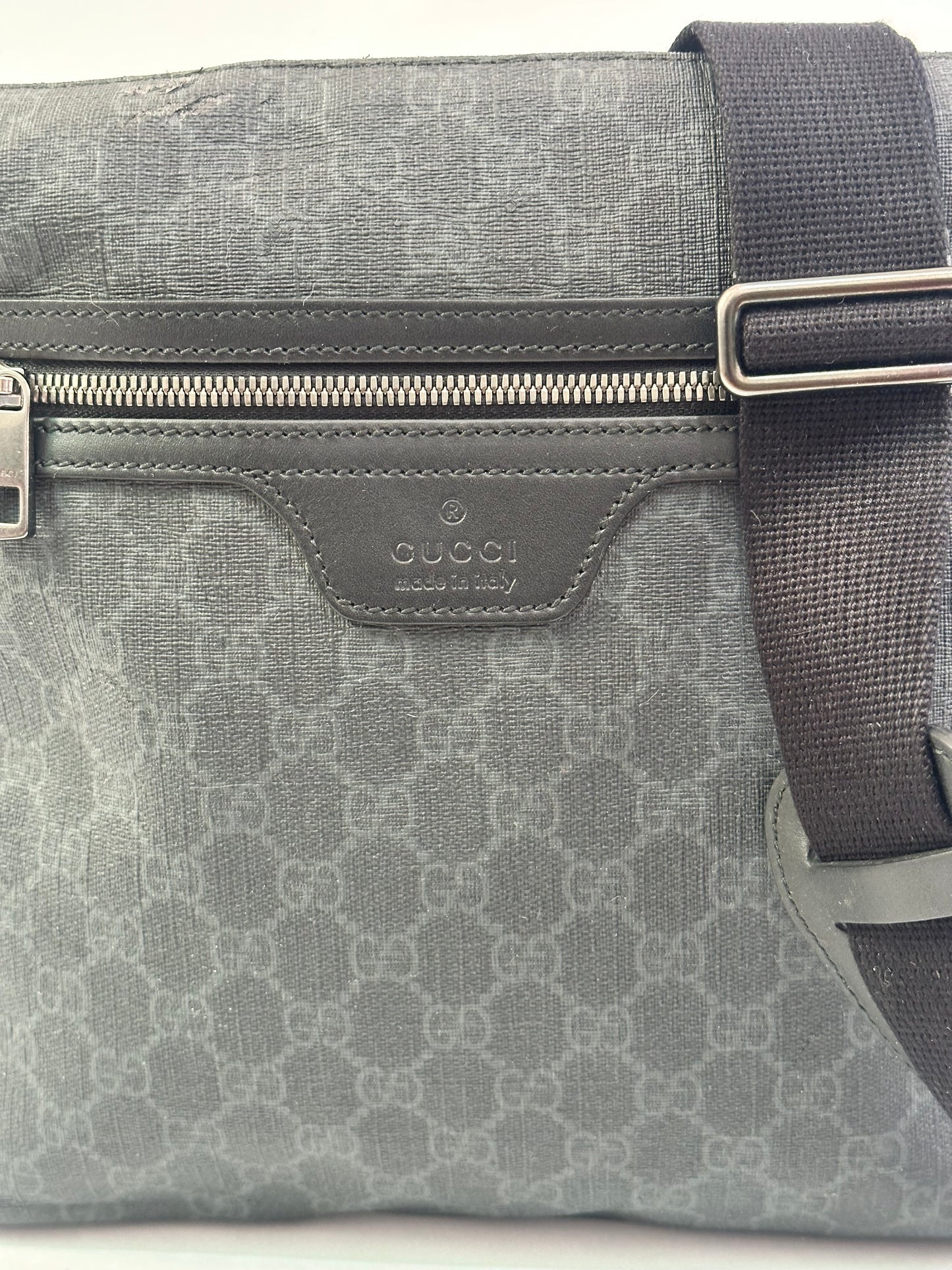 Gucci
Front Zip Flat Messenger Bag GG Coated Canvas Medium
