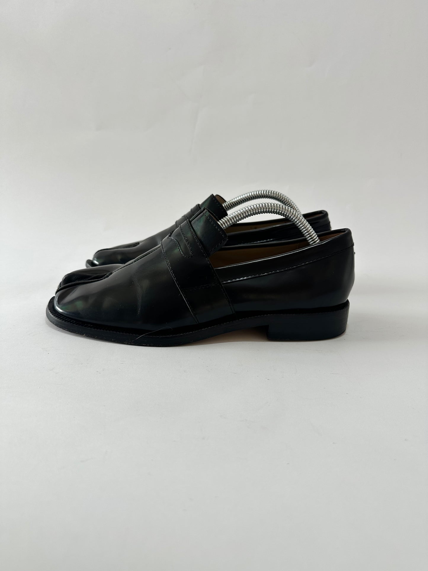 MAISON MARGIELA
20mm Tabi Brushed Leather Loafers In Black