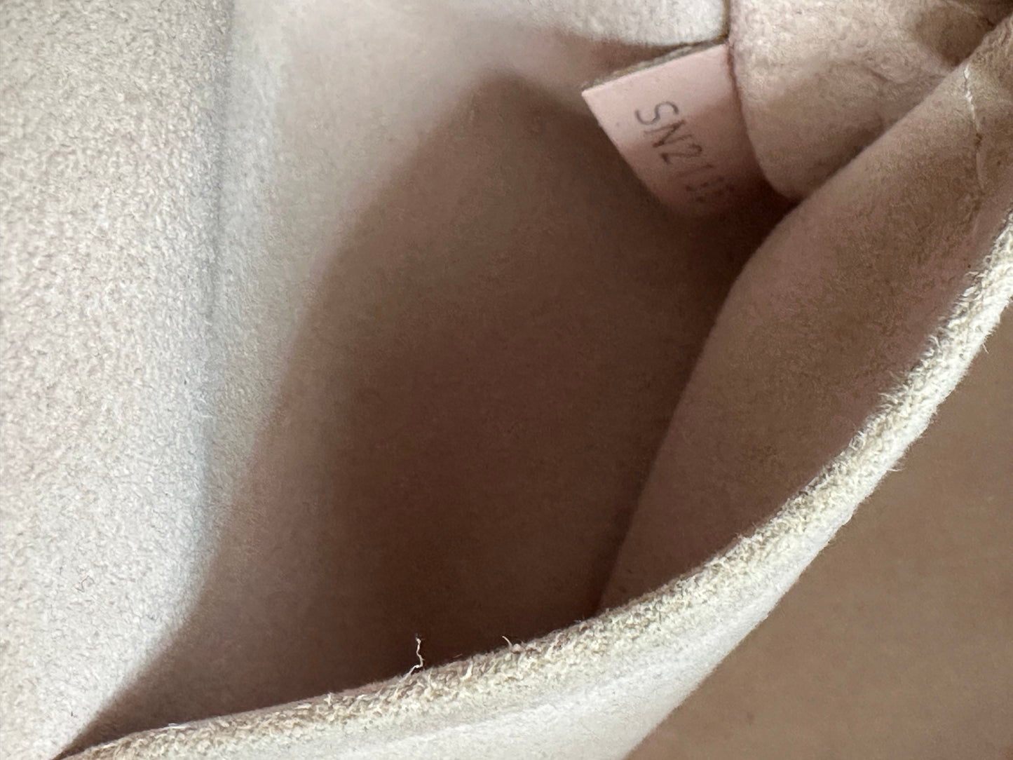 LOUIS VUITTON
Epi Alma PM Rose Ballerine
