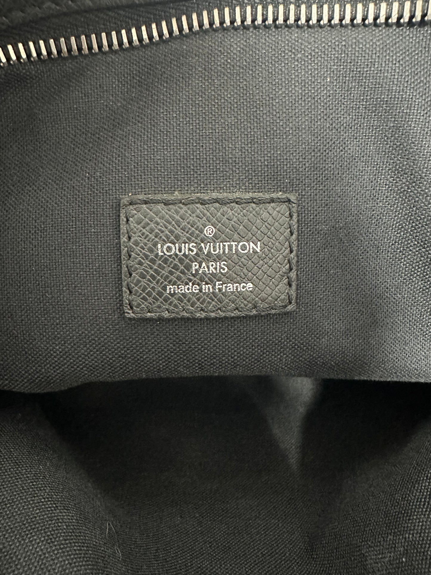 LOUIS VUITTON
Taiga Sasha Ardoise