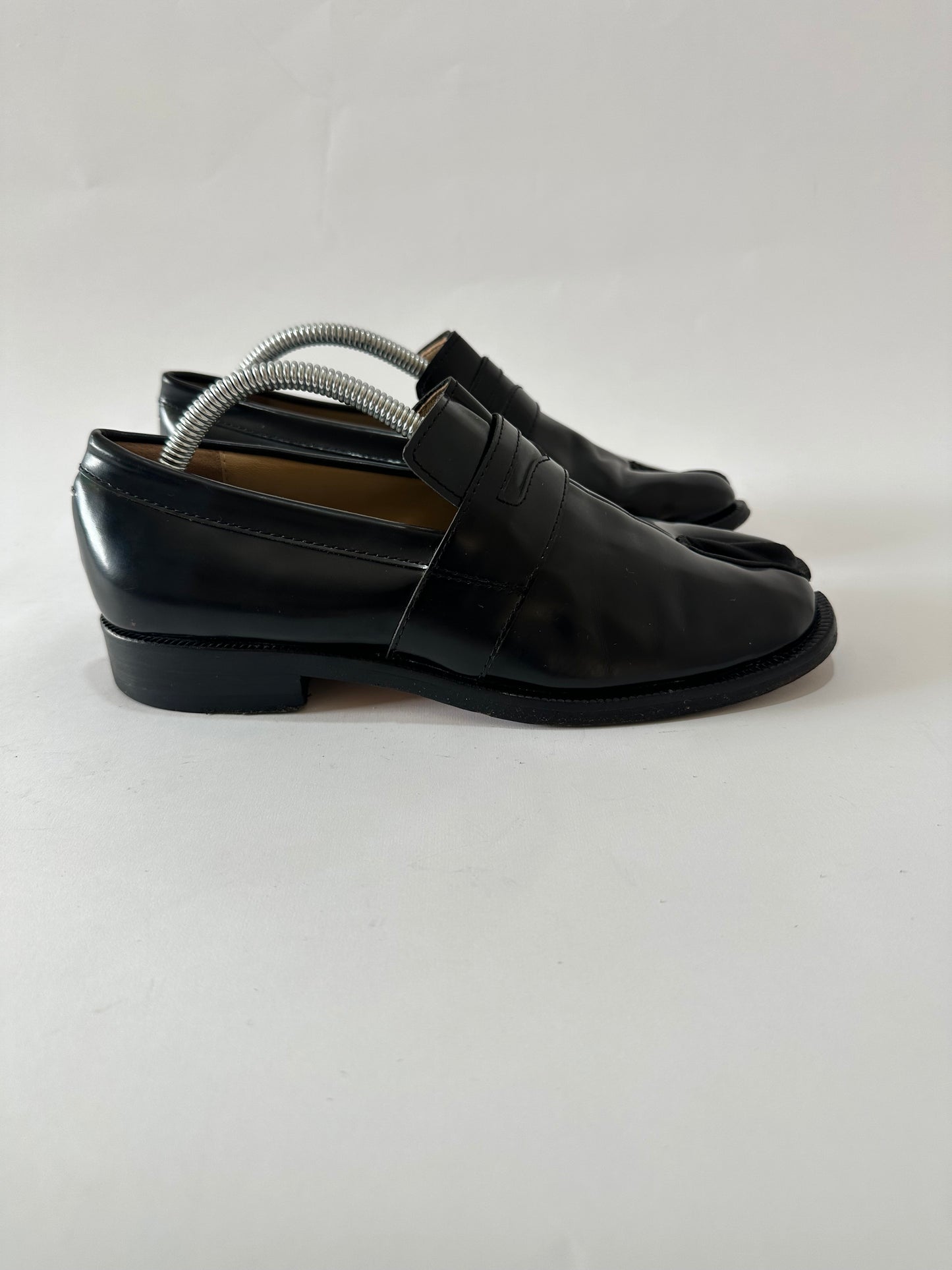 MAISON MARGIELA
20mm Tabi Brushed Leather Loafers In Black