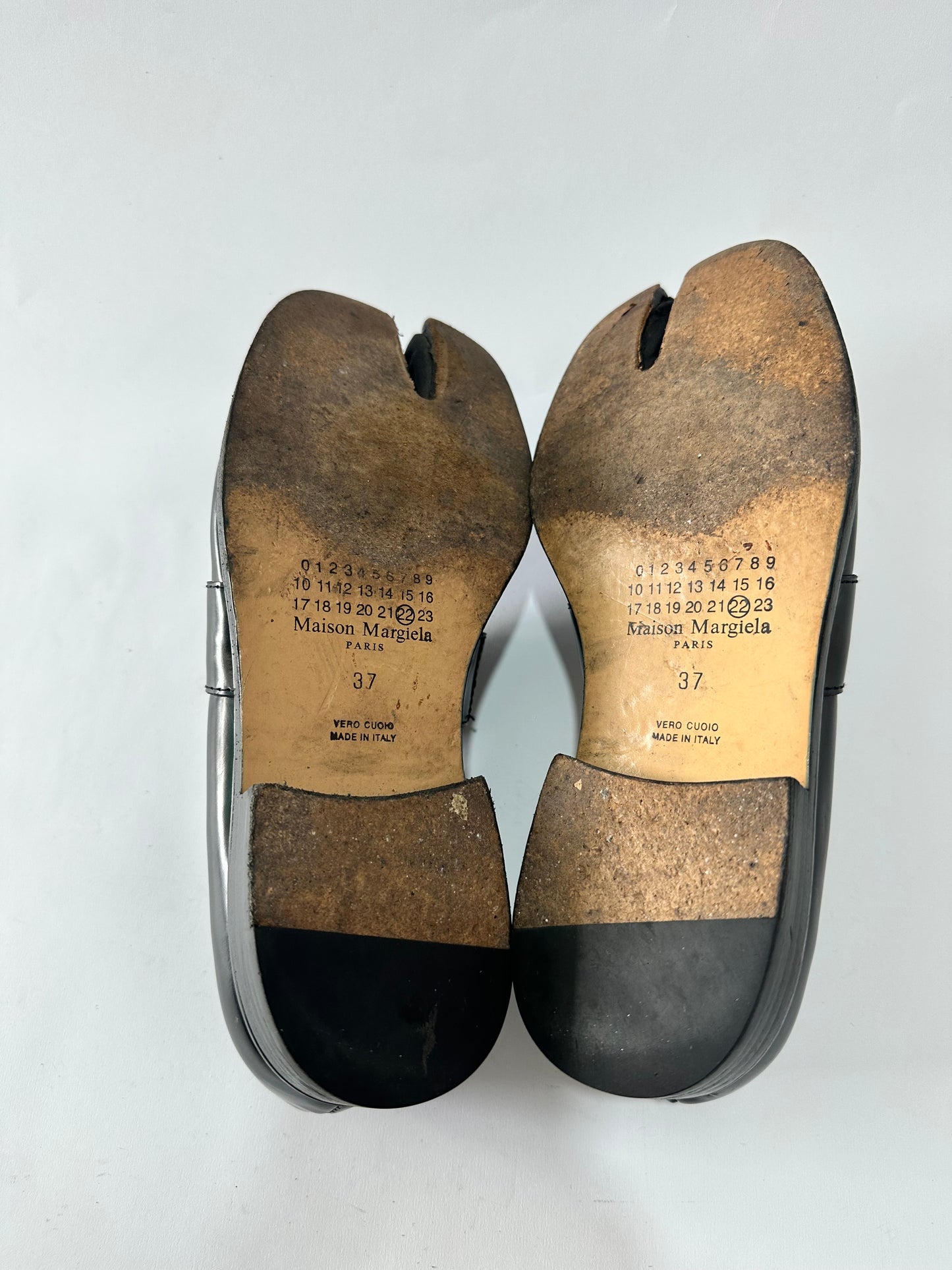 MAISON MARGIELA
20mm Tabi Brushed Leather Loafers In Black