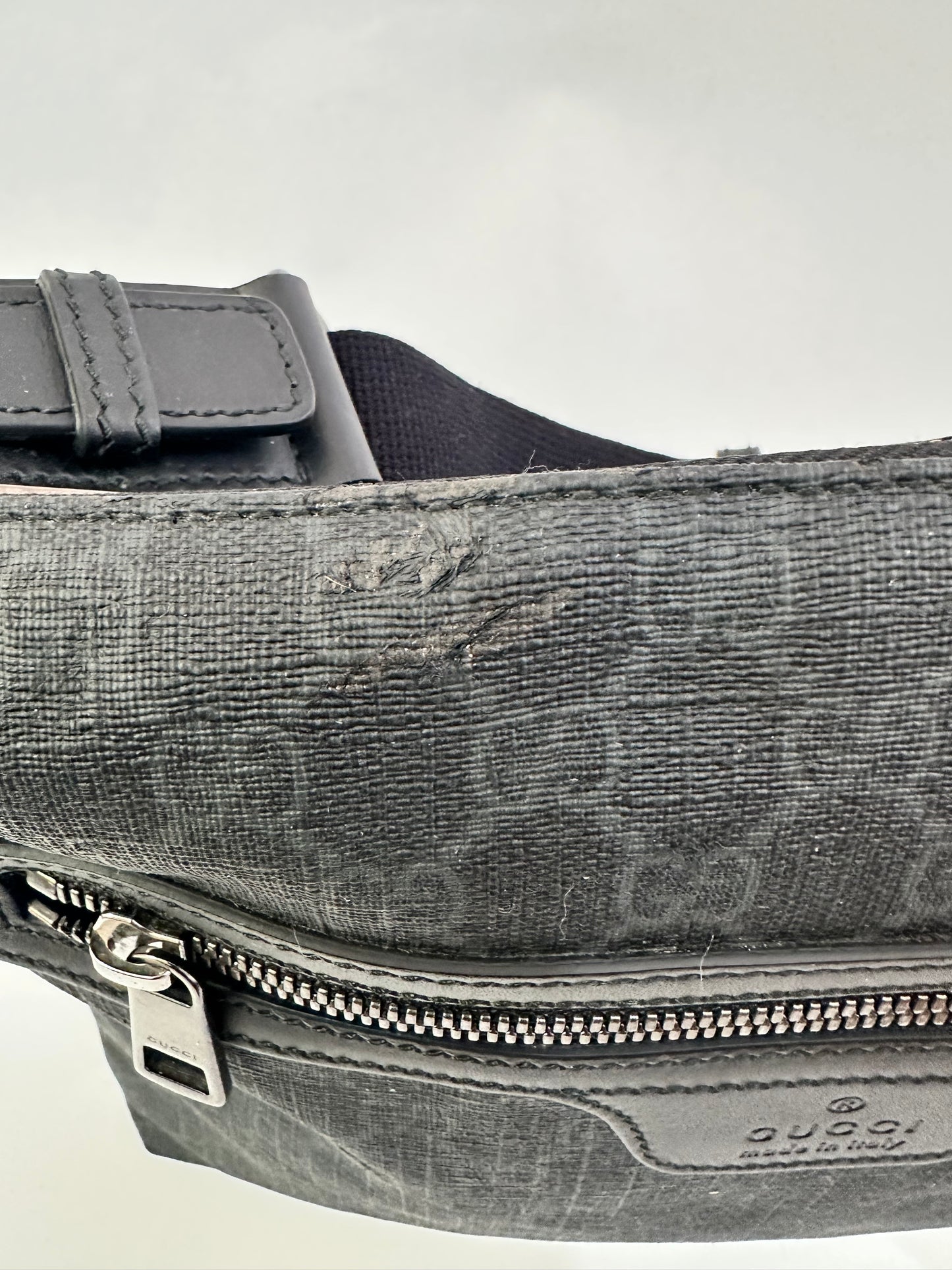 Gucci
Front Zip Flat Messenger Bag GG Coated Canvas Medium