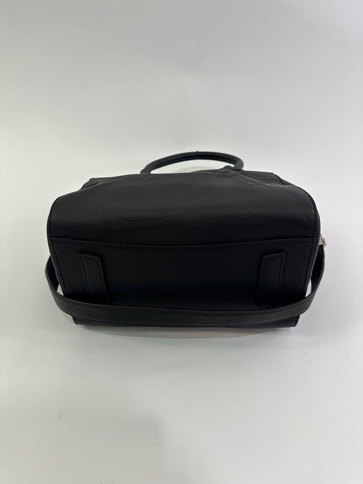 GIVENCHY
Sugar Goatskin Small Antigona Shoulder Bag