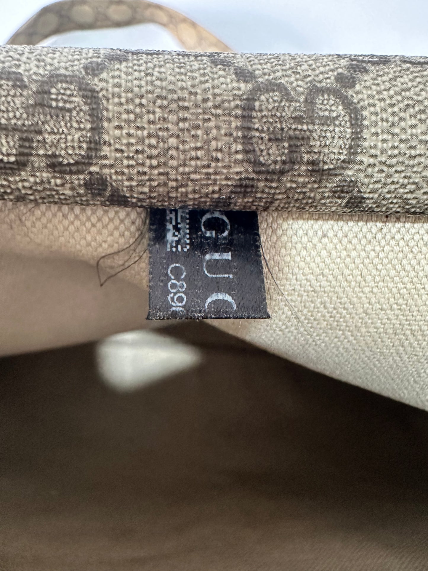 GUCCI Beige Supreme Canvas Web Messenger Bag