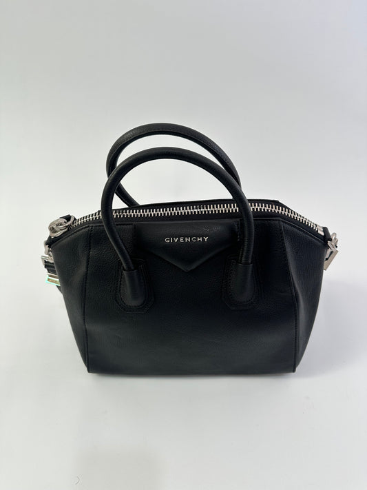 GIVENCHY
Sugar Goatskin Small Antigona Shoulder Bag