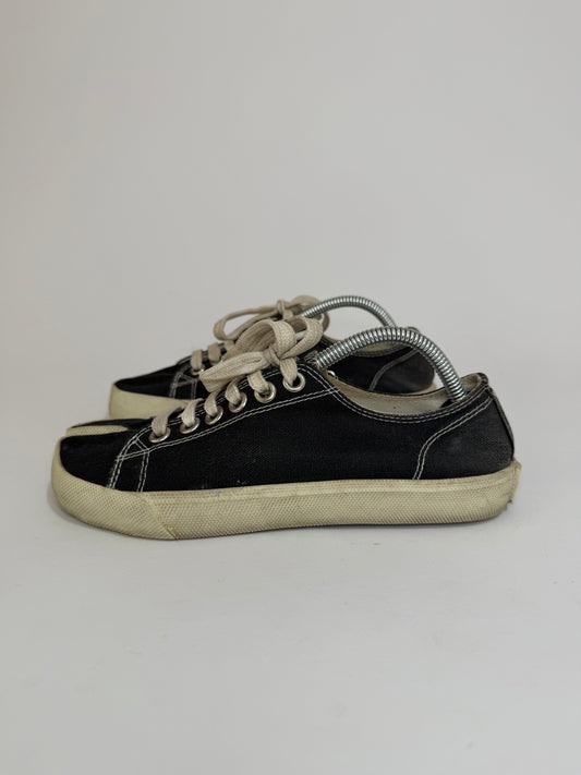 Maison Margiela 22 Tabi Low Sneaker Size 35.5 EU/ 5.5 US/ 2.5UK
