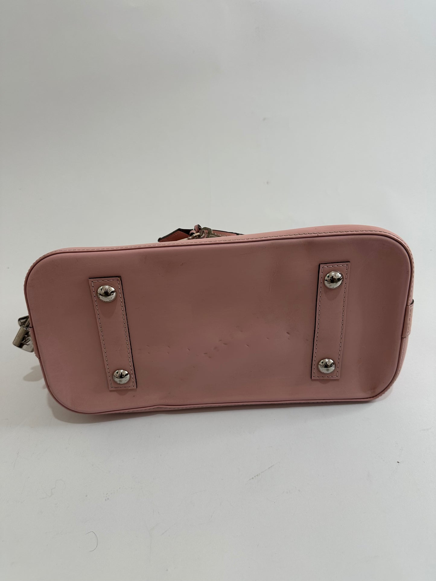 LOUIS VUITTON
Epi Alma PM Rose Ballerine